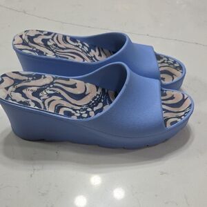 BareTraps Light Blue Wedge Sandals Sz10 Gentle Used Light Weight